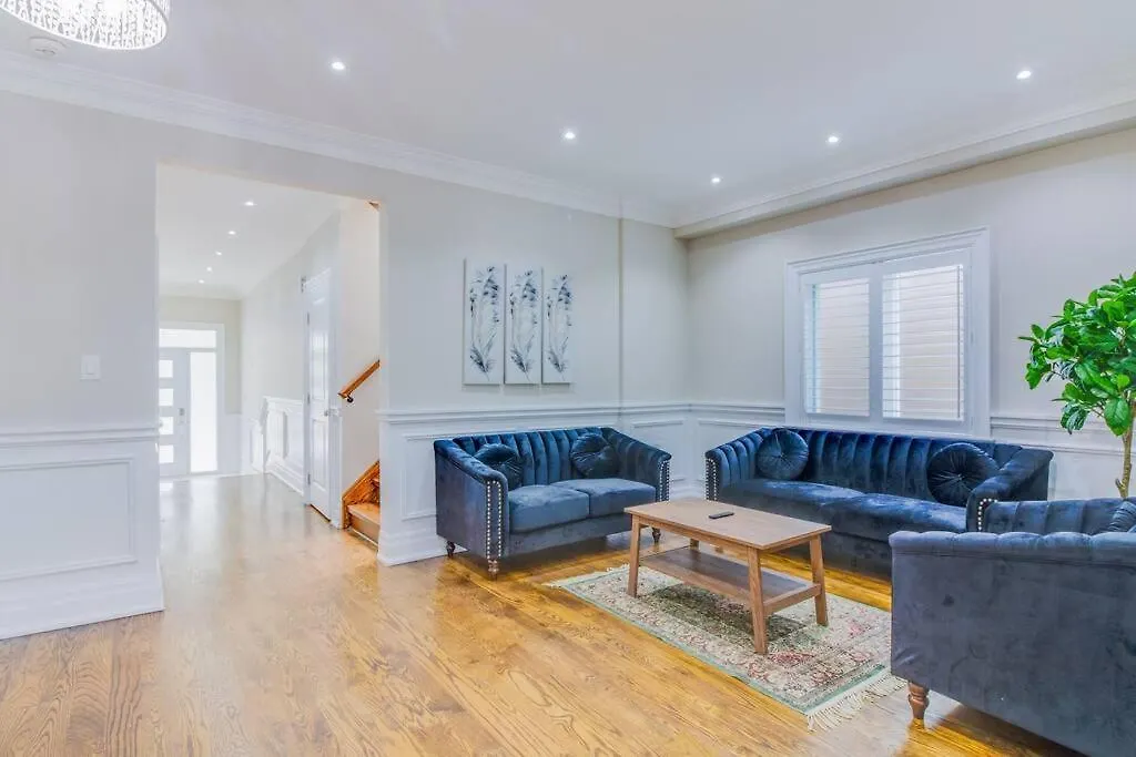 Holiday home Luxury House, 25 Minutes To Toronto Downtown
